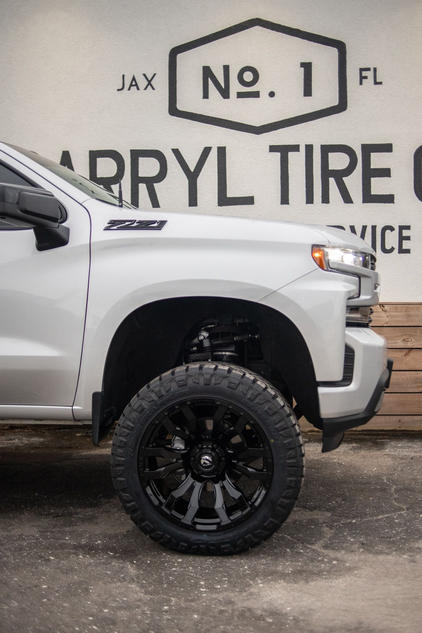 Truck outside Carry Tire Co. in Jacksonville, FL