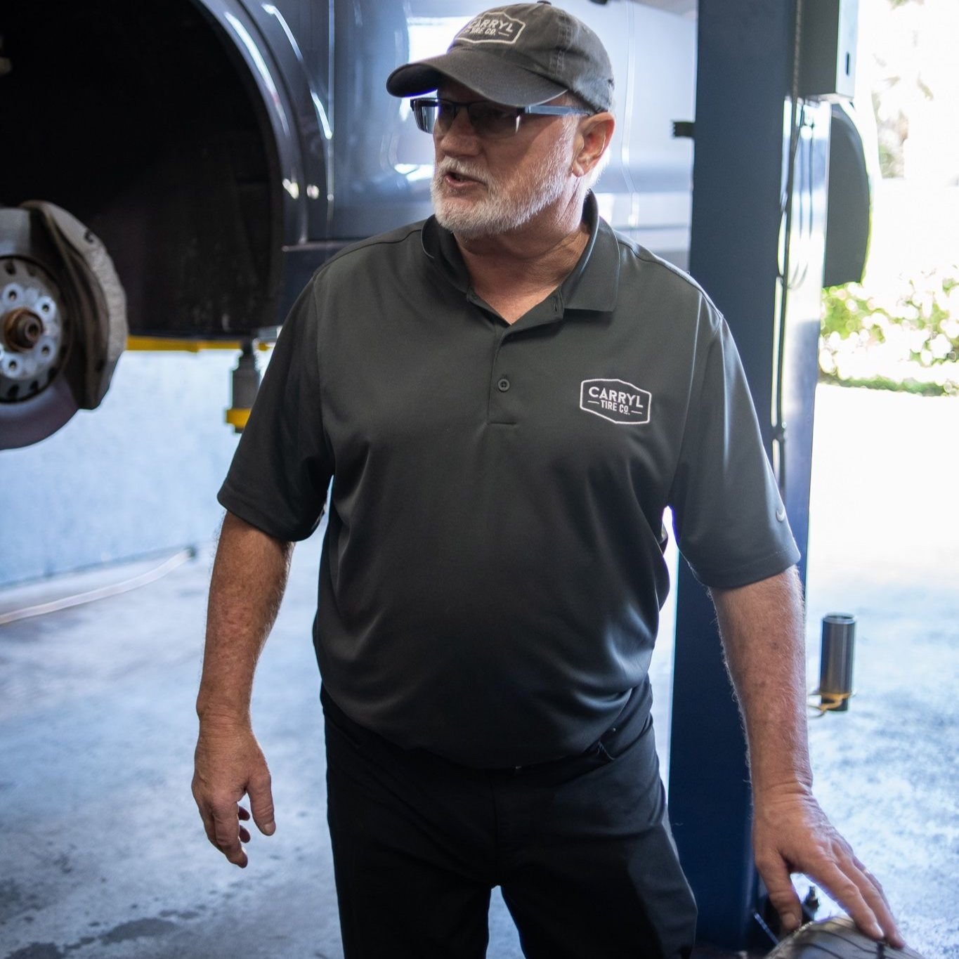 Service worker at Carry Tire Co. in Jacksonville, FL