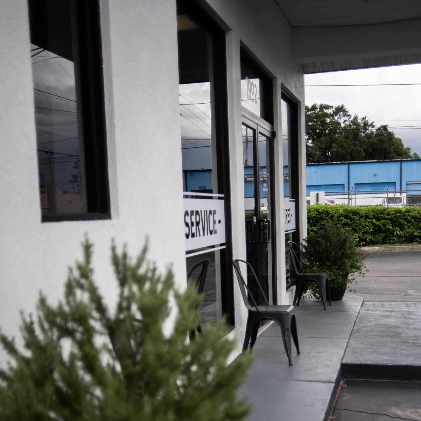Outside of Carry Tire Co. in Jacksonville, FL