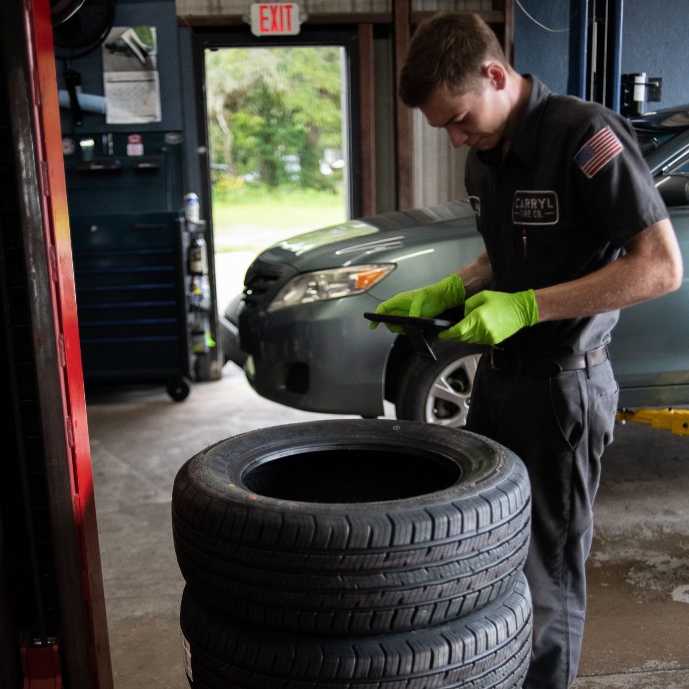 Tire replacement at Carry Tire Co. in Jacksonville, FL